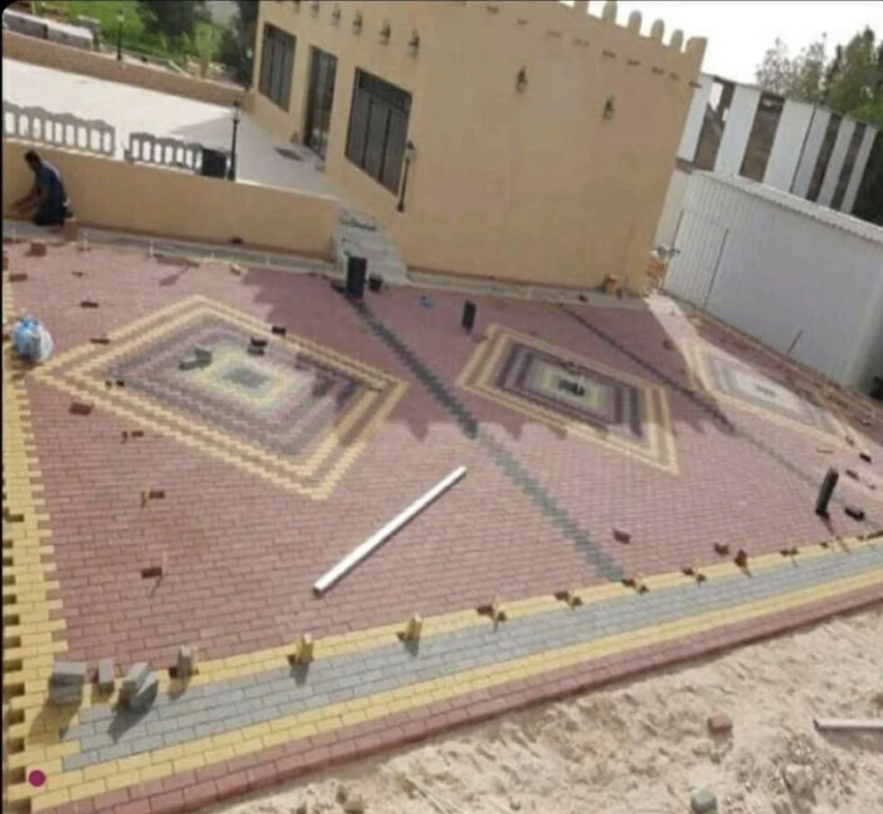 تجهيز الأرصفة ومسارات المشاة